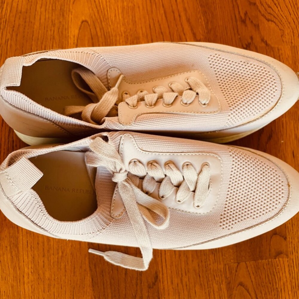 Banana Republic athletic shoes, dusty rose color, size 9.5